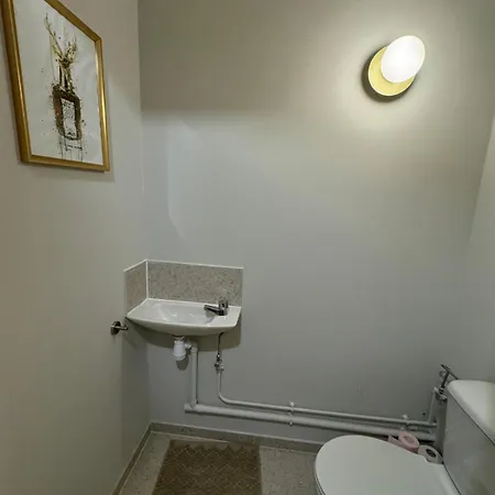 Aux Portes De *
