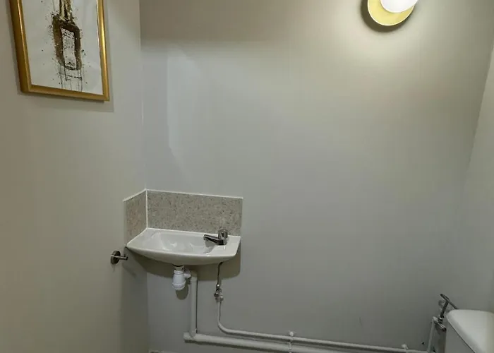 Aux Portes De *